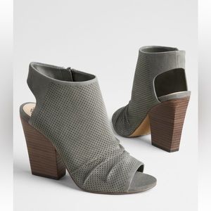 Vince Camuto Kentvi Sandal Boot - gray - size 7.5